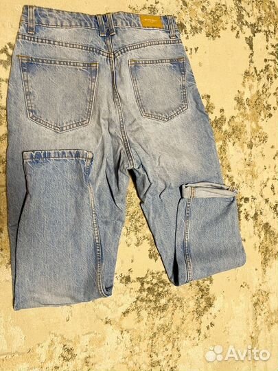 Джинсы мом