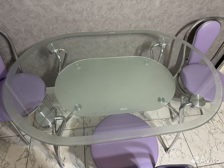 Кухонный стол и стулья