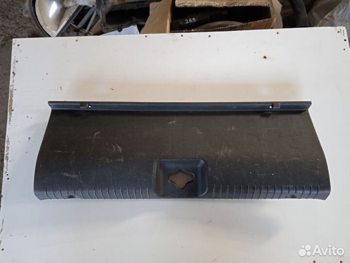 Накладка замка багажника Hyundai Solaris 1