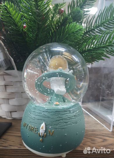 Снежный шар подарок на новый год космонавт