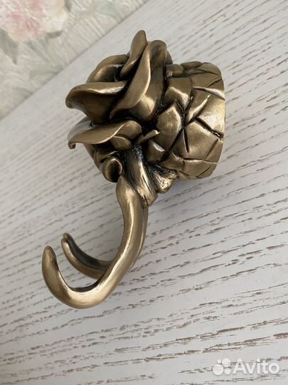 Крючок декоративный настенный