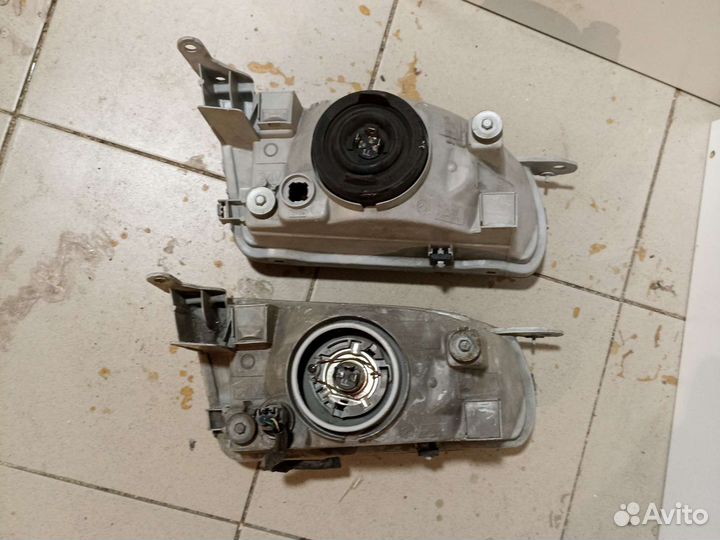 Фара toyota Corolla