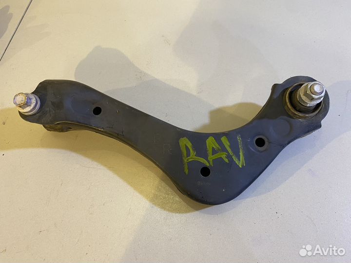 Рычаг поперечный верхний правый toyota rav4 2020