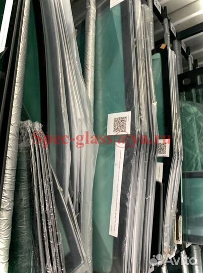 Стекло лобовое нижние на Hyundai 290 LC-7