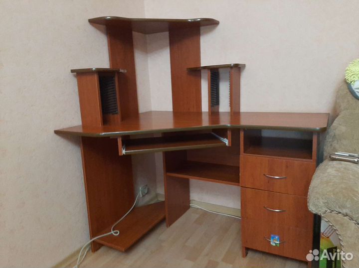 Компьютерный стол