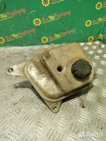 Бачок расширительный Audi А80 седан 1.8