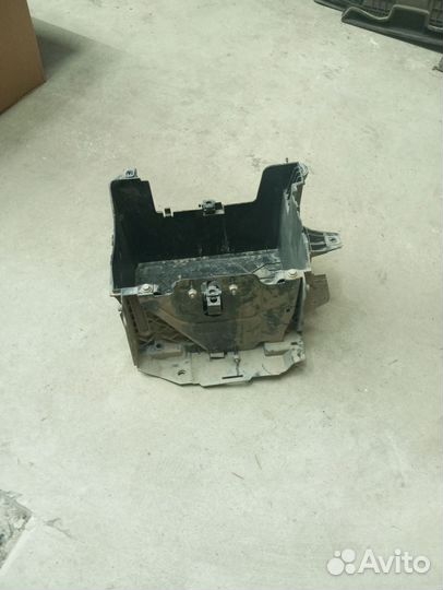 Площадка под аккумулятор Рено Меган 3