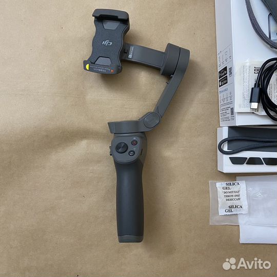 Стабилизатор DJI Osmo Mobile 3 (монопод/стедикам)