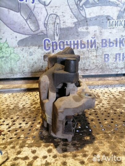 Суппорт тормозной передний правый Renault Megane