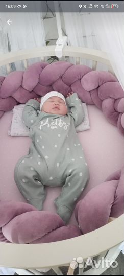 Кроватка для новорожденных с маятником