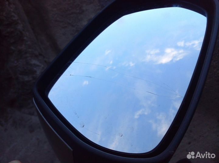 Зеркало правое Chevrolet Cobalt 2013 год дефект