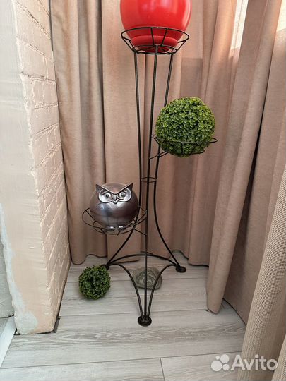 Подставка для цветов металлическая