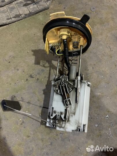 Насос топливный Volkswagen Passat B6 2.0