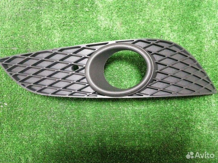 Решетка в бампер (накладка птф) правая Opel Astra