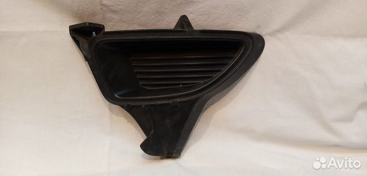 Заглушка бампера toyota corolla