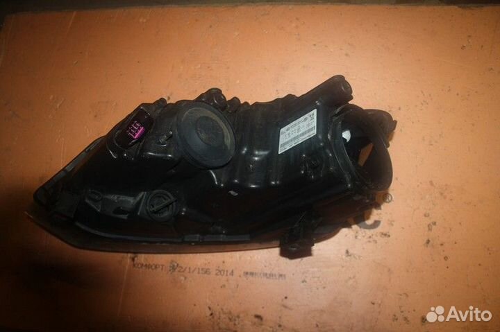Фара правая Volkswagen polo (SED) 2011