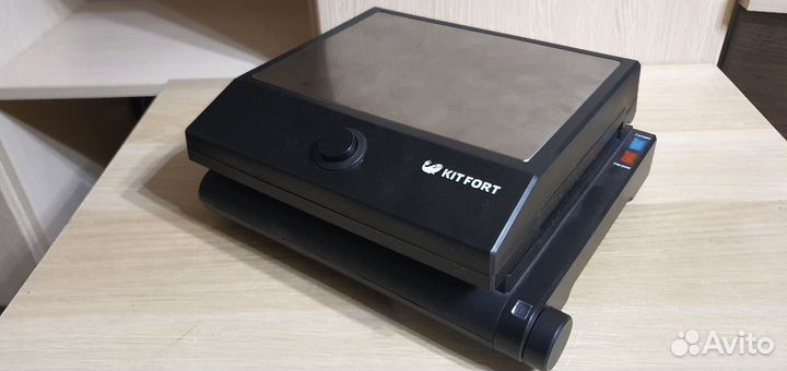 Гриль Kitfort KT-1632 черный