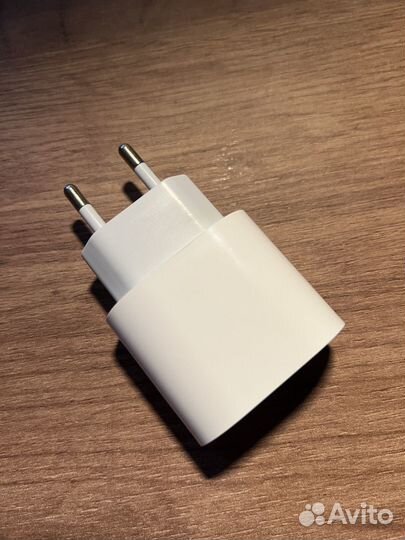 Адаптер Apple USB-C Power 20W