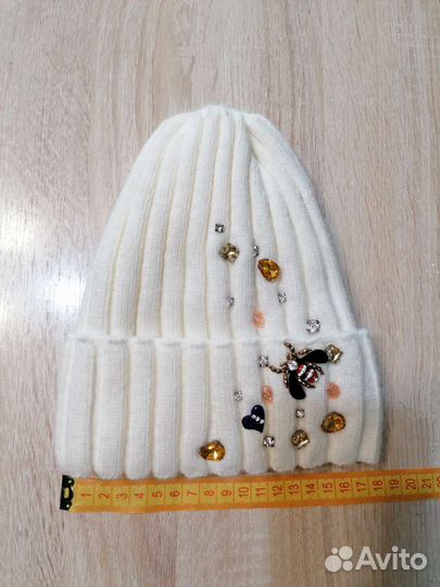 Шапка для девочки белая (шмель)