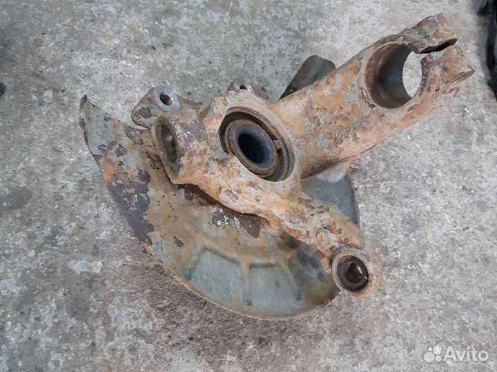 Поворотный кулак правый volkswagen polo седан