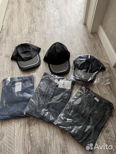 Головные уборы, футболки, рабочая одежда