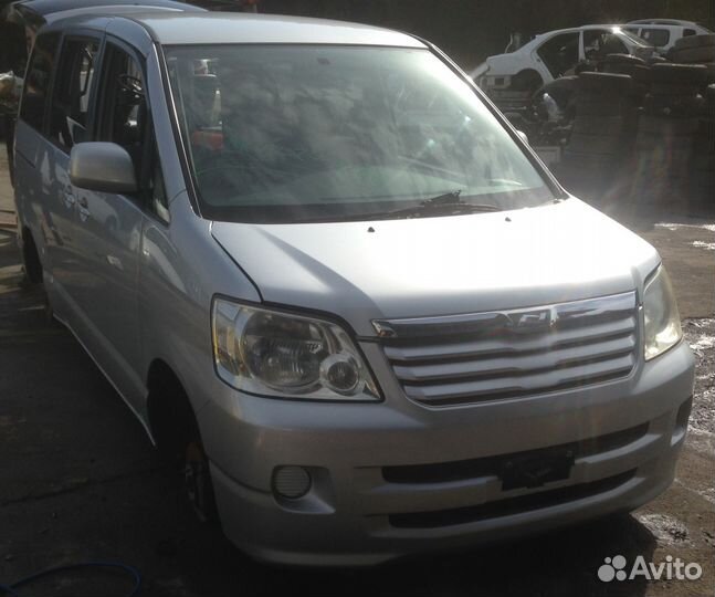 Капот toyota noah AZR60 (Тойота Ноах)