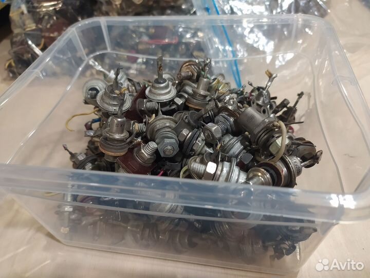 Мощные советские диоды,тиристоры,стабилитрон 1.5кг