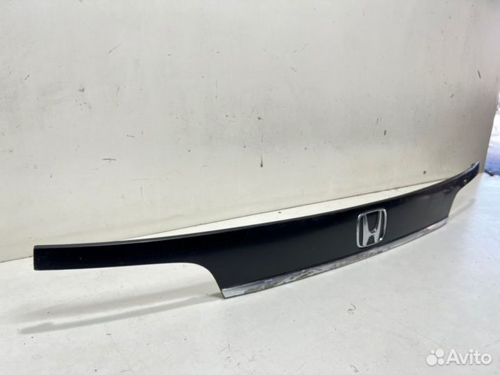Накладка двери багажника задняя Honda Cr-V 4