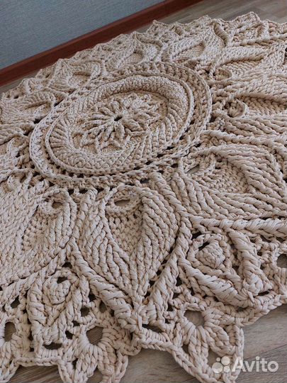 Ковер вязанный