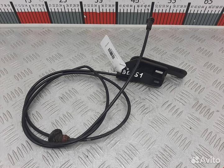 Крюк капота Volkswagen Golf 4 1999 1J1823533C