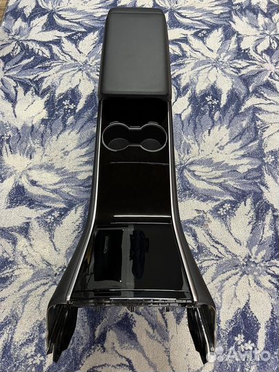 Центральная консоль идеальное сост tesla model Y 3