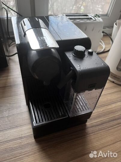Капсульная кофемашина Delonghi nespresso в идеальн