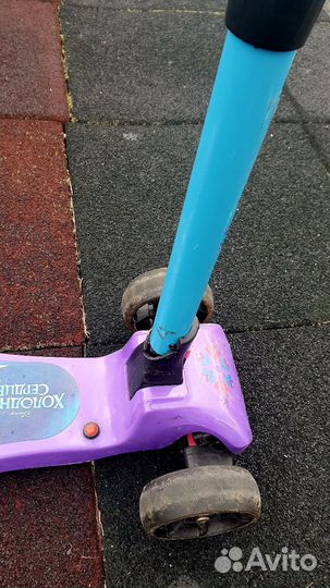 Самокат со светящимися колесами