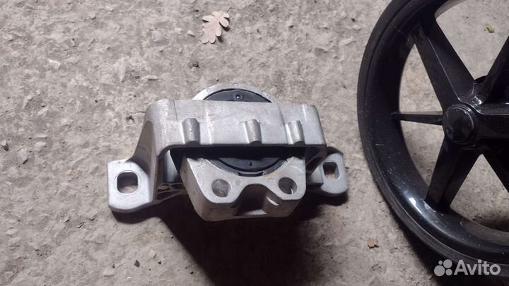 Подушка двс Мазда/Форд