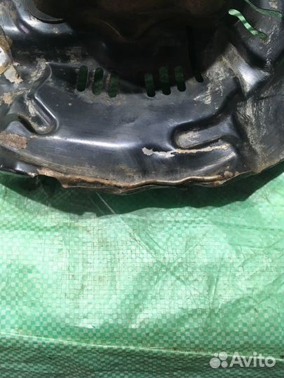 Кулак поворотный передний правый передний правый