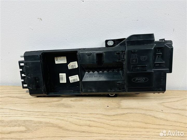 Блок предохранителей Ford Transit 8 2.2D 2014-2023