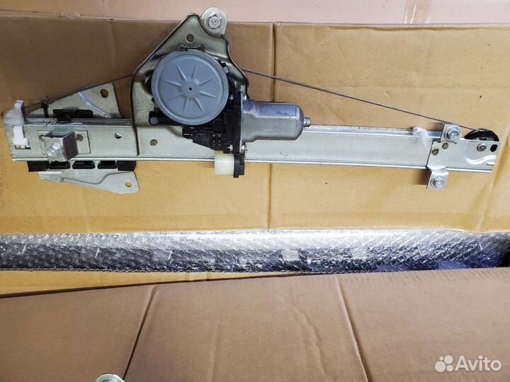 Митсубиси паджеро 4 стеклоподъемник задний