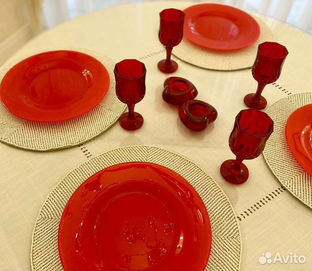 Посуда, красное стекло