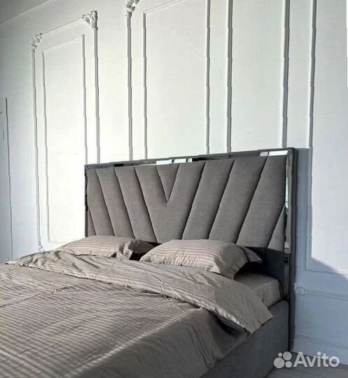 Кровать двуспальная новая мягкая