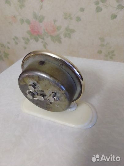 Настольные часы будильник 