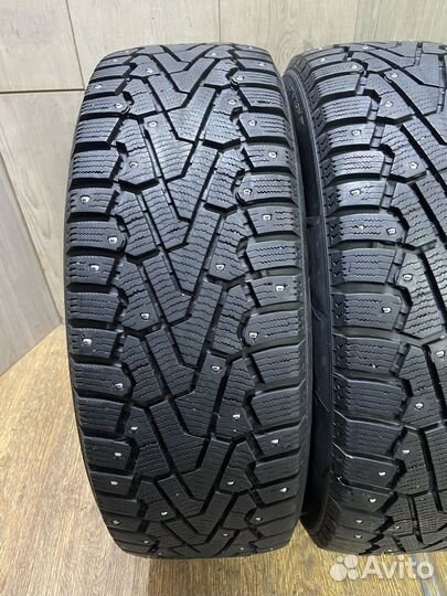 Pirelli Ice Zero 215/65 R16