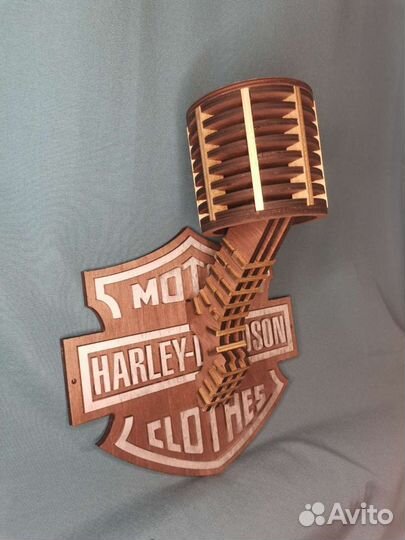 Вешалка для мотошлема в стиле поршня