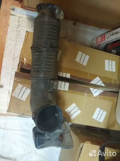 Патрубок воздушного фильтра (4.5) тойота л/к 200