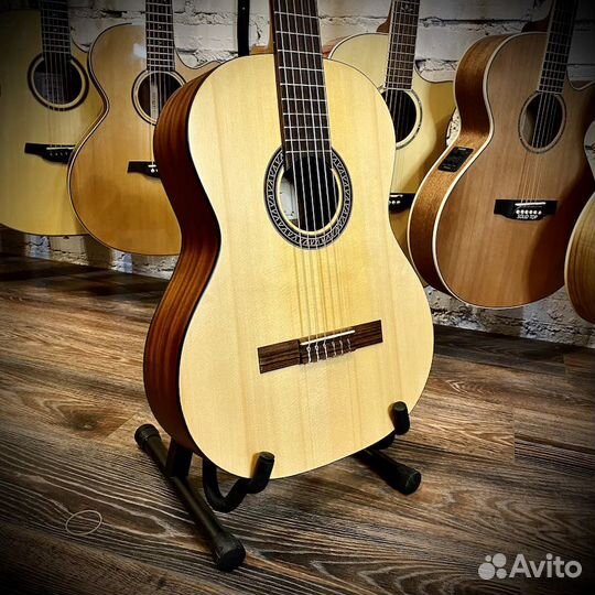 Классическая гитара 4/4 Flight C-125 NA