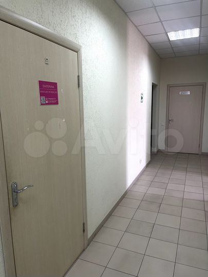 Отдельное фасадное двухэтажное здание