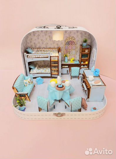 Кукольный домик- чемодан с мебелью для лол, кукла