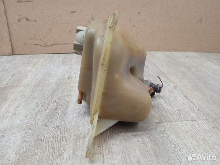 Бачок расширительный Audi 100 C3 1989