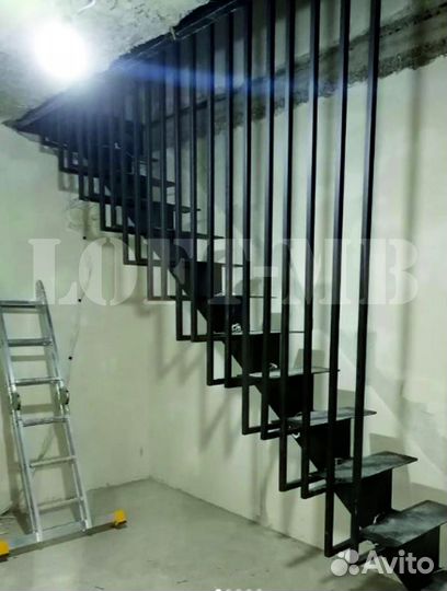 Лестница с перилами.Лестница из металла №1000