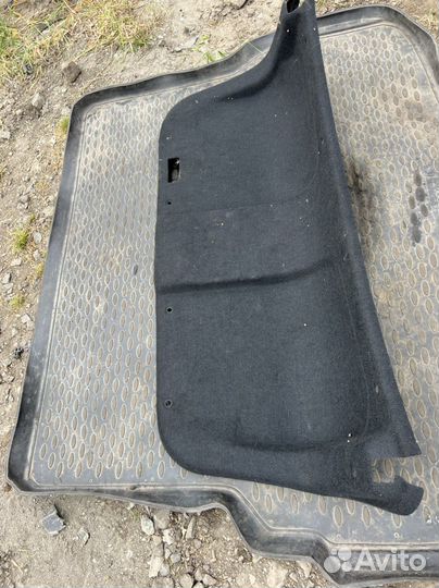 Обшивка крышки багажника Nissan Almera G15