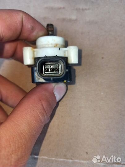 Датчик высоты дорожного просвета Toyota Avalon